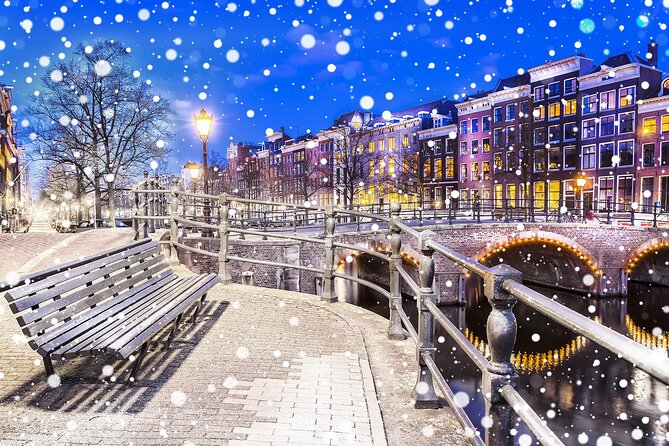 Amsterdam Christmas Walk with hot drink and Dutch treat - A 4 pm stroll that works with Amsterdam winter