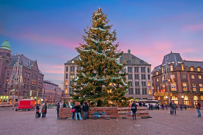 Amsterdam Christmas Walk with hot drink and Dutch treat - Dam Square and Spui: where the Christmas mood starts