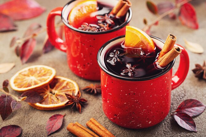 Amsterdam Christmas Walk with hot drink and Dutch treat - Negen Straatjes: Christmassy boutiques and a real snack break