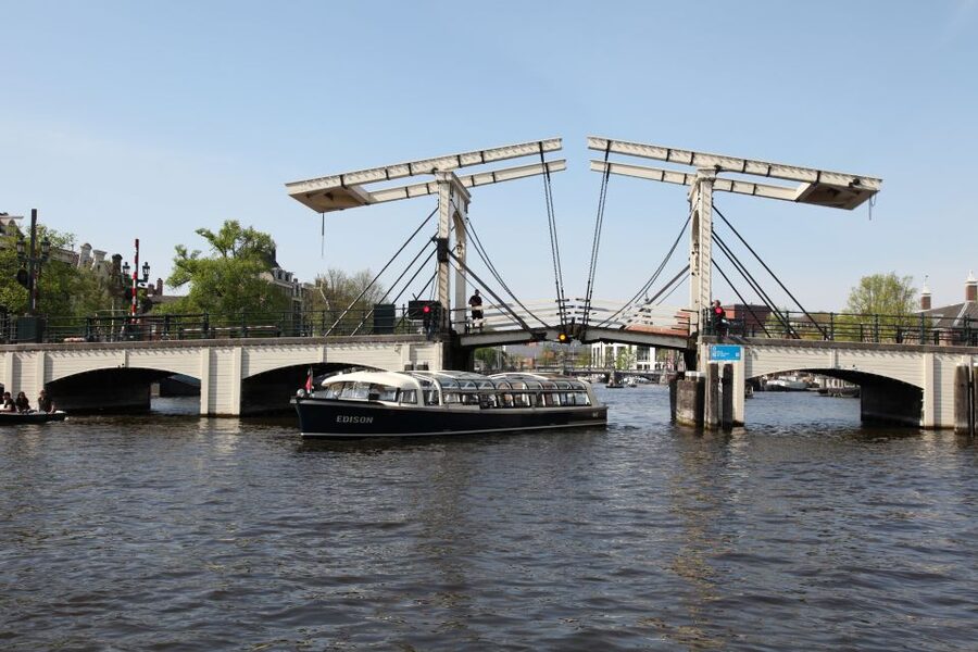 Amsterdam: City Canal Cruise & Straat Museum - Straat Museum at NDSM: street art as an indoor museum experience