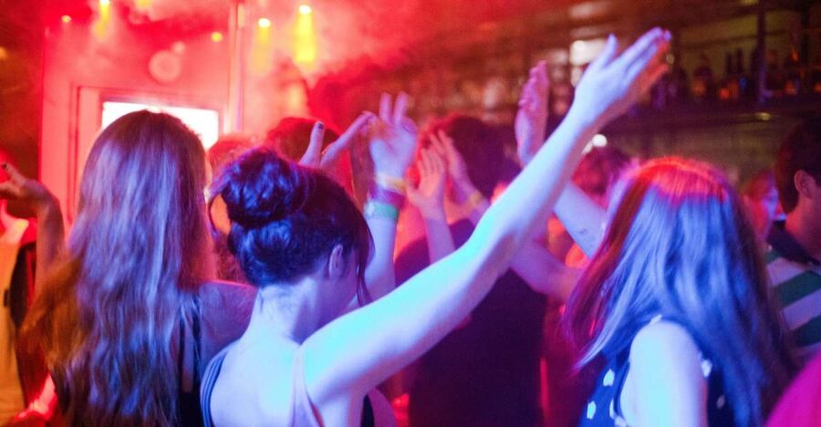 Amsterdam: City Center Bar Crawl and Nightlife Experience - Price and logistics that actually matter for a night out