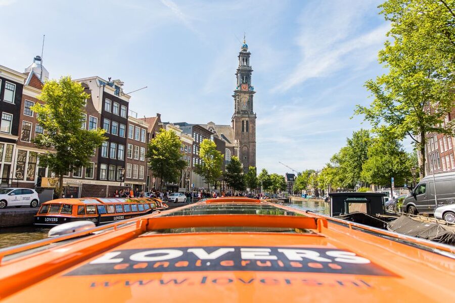 Amsterdam: City Centre Canal Cruise including Audioguide - Audio Guide in 19 Languages, plus Skipper Humor That Makes It Stick