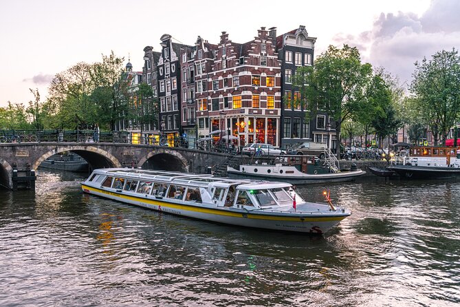 Amsterdam City Centre Cruise on heated boat with Audioguide - Comfort Details: Heated Boat, Closed Windows, and Restroom Timing