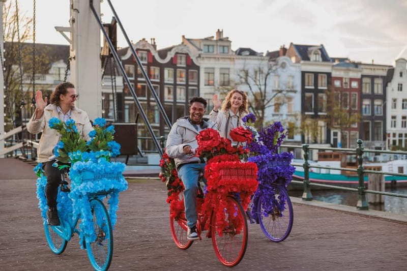 Amsterdam: City Centre, Guided Bike Tour on Flower Bikes - Your 1.5-hour plan, built around photos and real riding