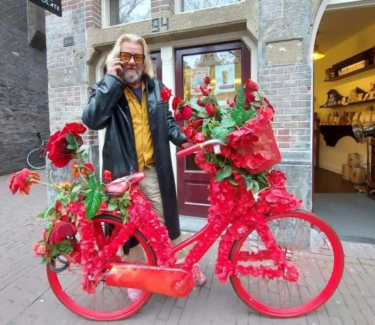 Amsterdam: City Centre, Guided Bike Tour on Flower Bikes - Meeting near Central Station, then riding before you overthink it