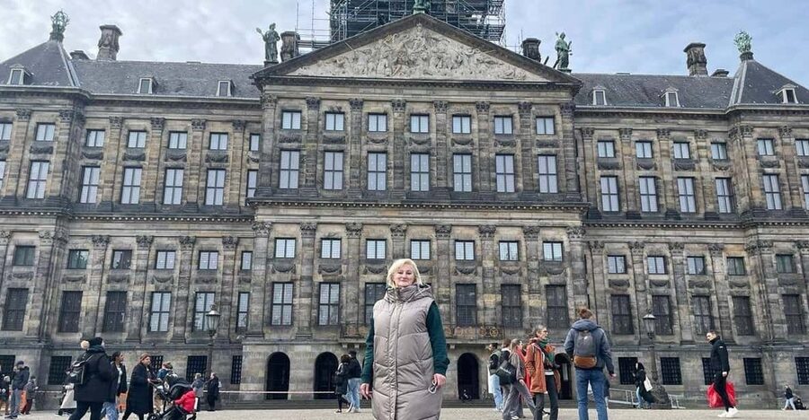 Amsterdam: City Highlights Walking Tour - Beurs van Berlage: trade, stock exchange history, and why money built canals