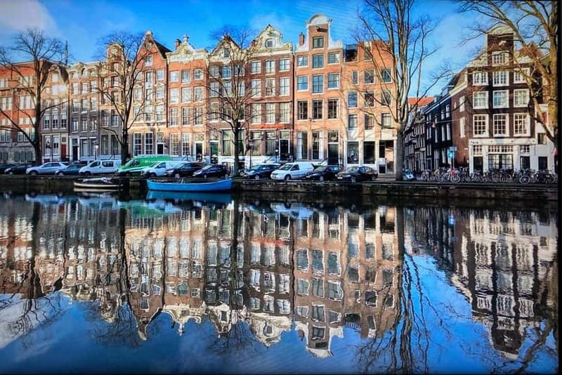 Amsterdam: City Tour in German - The Amsterdam lifestyle angle, not just facts