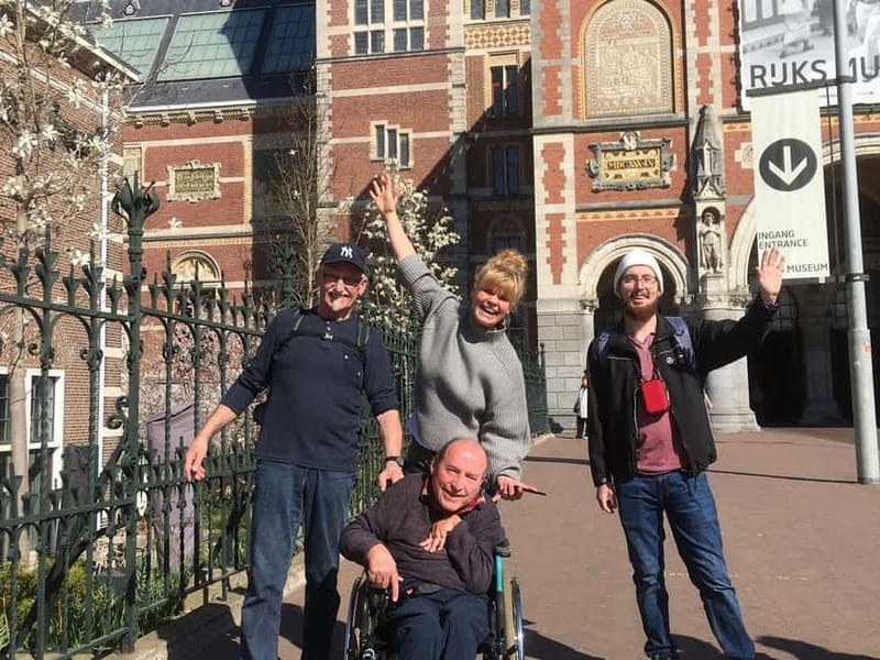 Amsterdam: City Tour in German - Small group walking: why you get more guide attention