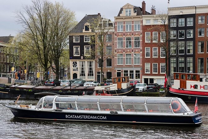 Amsterdam Classic Canal Cruise with Live Guide - Quick hits before you board