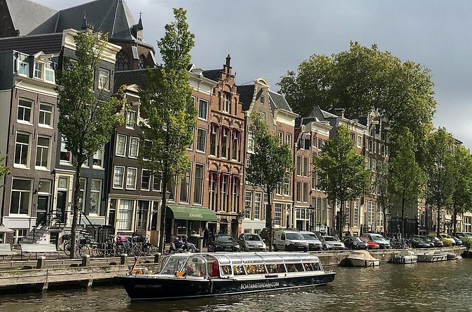 Amsterdam Classic Canal Cruise with Live Guide - The route: what you see as you glide from Amstel to Skinny Bridge