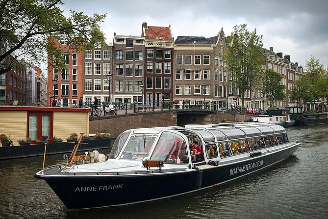 Amsterdam Classic Canal Cruise with Live Guide - Who should book this canal cruise