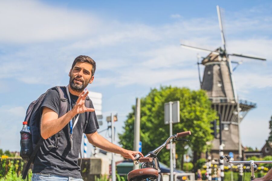 Amsterdam: Countryside Bike Tour - Guides and language: how to choose what fits you