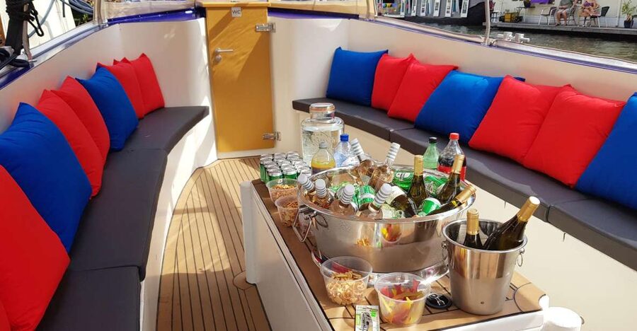 Amsterdam: Covered Canal Booze Cruise with Unlimited Drinks - Meeting points and getting on quickly: Amstel 178 or Oudezijds Voorburgwal 230