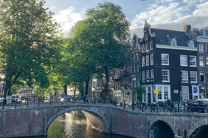 Amsterdam: Cultural Highlights in English/German/Italian - Anne Frank Statue: Jewish History and a Human-Scale Timeline