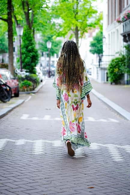 Amsterdam: Customizable Photography Tour with 9-10 Photos - The 45-minute walk through canals and romantic alleyways