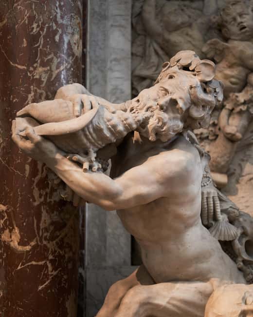 Amsterdam: De Nieuwe Kerk Entry Ticket - Finding the resting places and memorial feel