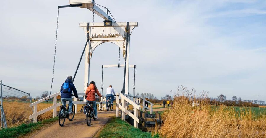 Amsterdam: Dutch Countryside E-Bike with Cheese & Clogs - Monnickendam: the photo stop that rounds out the day