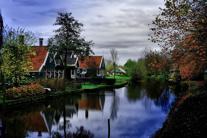 Amsterdam E Bike Tour to the Windmills of Zaanse Schans - Getting rolling at Mike’s Bike Tours (and why the gear matters)