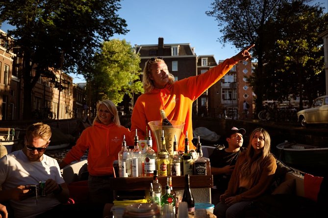 Amsterdam Evening Canal Cruise with Live Guide and Onboard Bar - The live host and onboard bar: how the hour actually feels