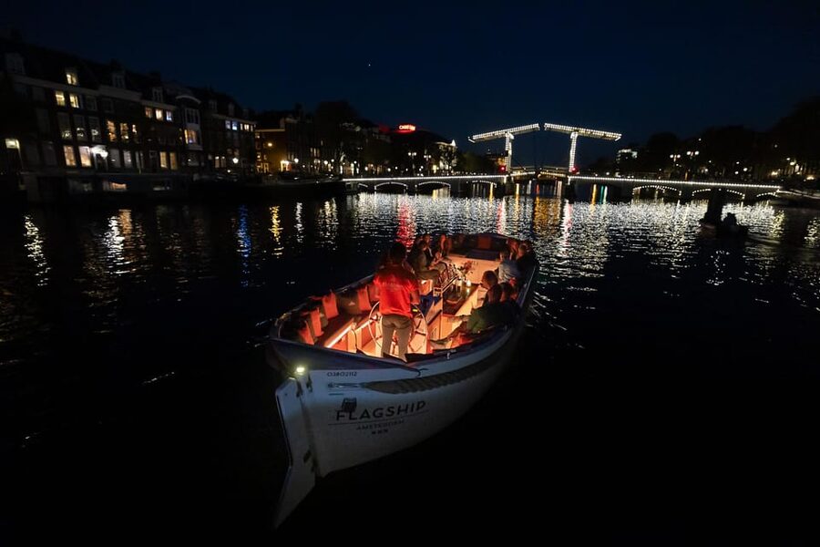 Amsterdam: Evening Canal Cruise with (Open) Bar on Board - Key moments to plan for