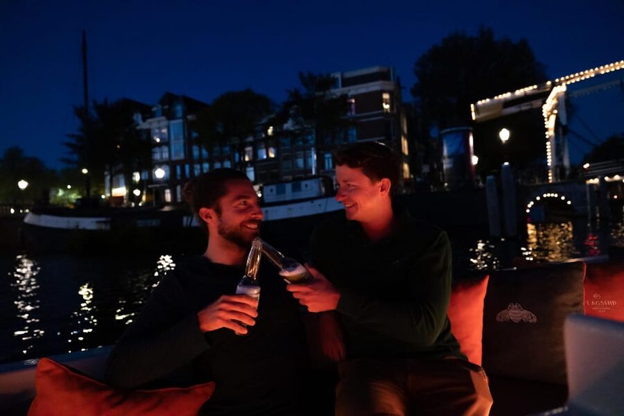 Amsterdam: Evening Canal Cruise with (Open) Bar on Board - The 1-hour route, stop by stop, and what to watch for