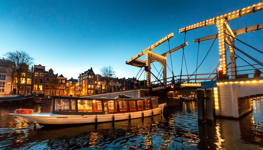Amsterdam: Evening Canal Cruise with (Open) Bar on Board - Price, what you really get, and when it feels like a bargain