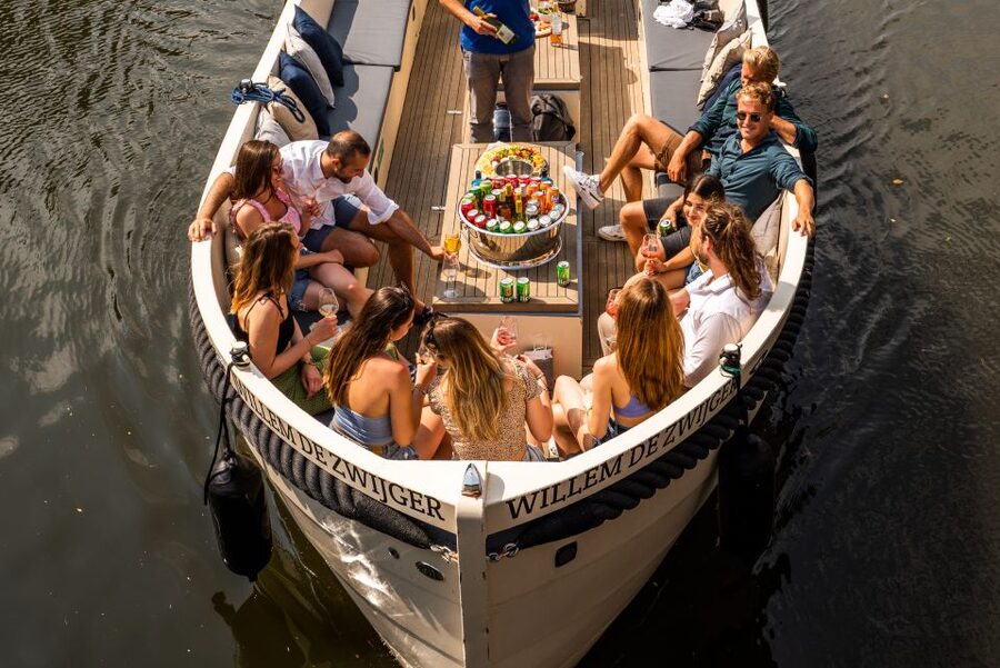 Amsterdam: Evening Candle Light Cruise With Wine & Cheese - The human touch: skipper and host energy you will feel in an hour