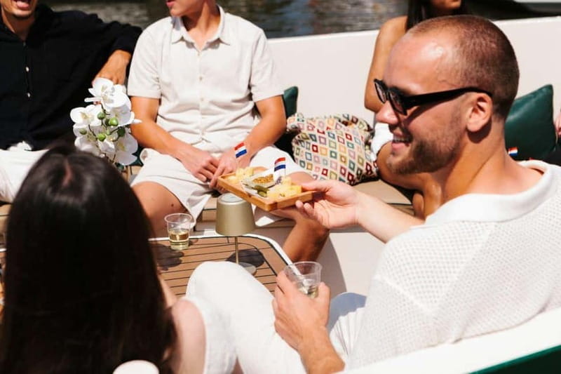 Amsterdam Evening (Sunset) Canal Cruise w/ optional drinks - Group Size and Atmosphere: Why Up to 28 Passengers Changes the Feeling
