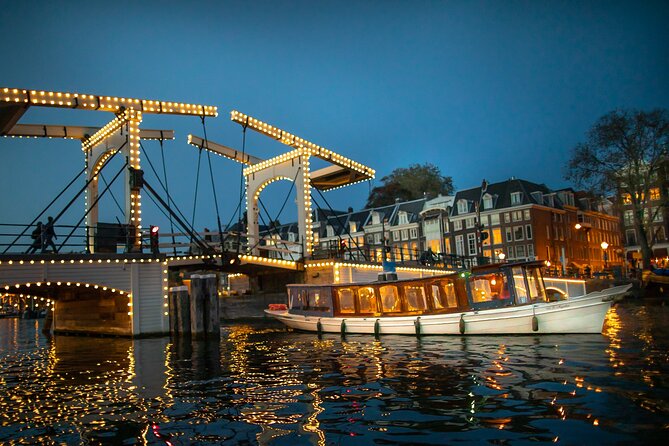 Amsterdam: Exclusive Dinner Canal Cruise - The dinner setup: welcome drink, table bites, and three courses