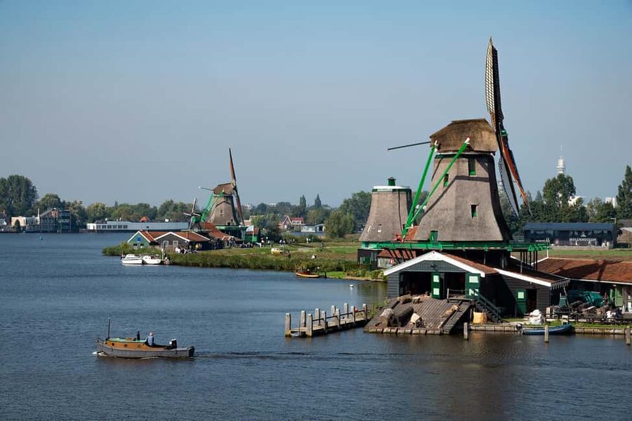 Amsterdam: Experience Zaanse Schans Windmills & Cheese Farm - Why Zaanse Schans feels special even on a short trip