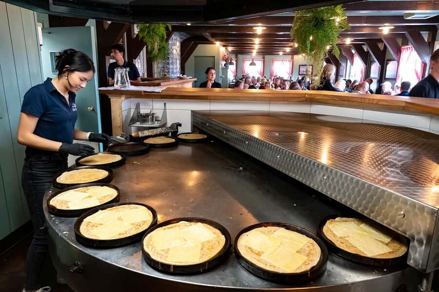 Amsterdam: Experience Zaanse Schans Windmills & Cheese Farm - Windmills and village streets: how to wander for the best results