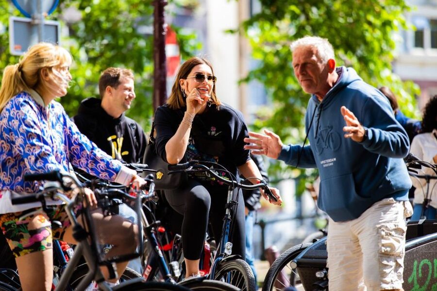 Amsterdam: Explore the City Highlights by Bike - Amsterdam Centraal to the finish: a clean overview loop