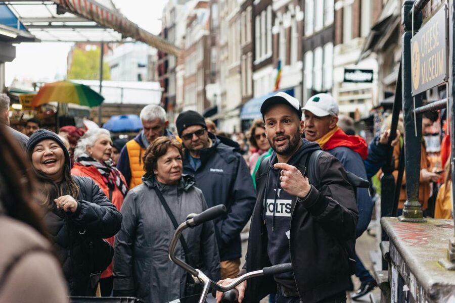 Amsterdam: Food and Culture Walking Tour with Tastings - Begijnhof and the Royal Palace Area: Stories Behind Big Sights
