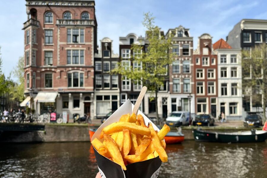 Amsterdam: Food and Culture Walking Tour with Tastings - Roman’s Tour Style: Humor, Names, and Small Details That Matter