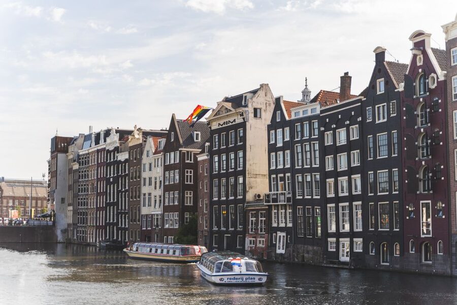 Amsterdam full day tour: Walking, Biking & Cruising - Walking the historic core: Dam Square, the Red Light district, and Jewish Amsterdam