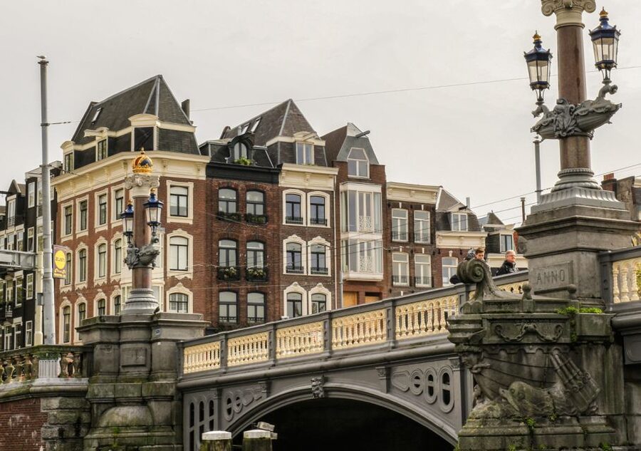 Amsterdam: German Canal Cruise with Unlimited Drinks Option - Herengracht and the Grachtengordel Canal Belt, Plus the Seven Bridges Feel