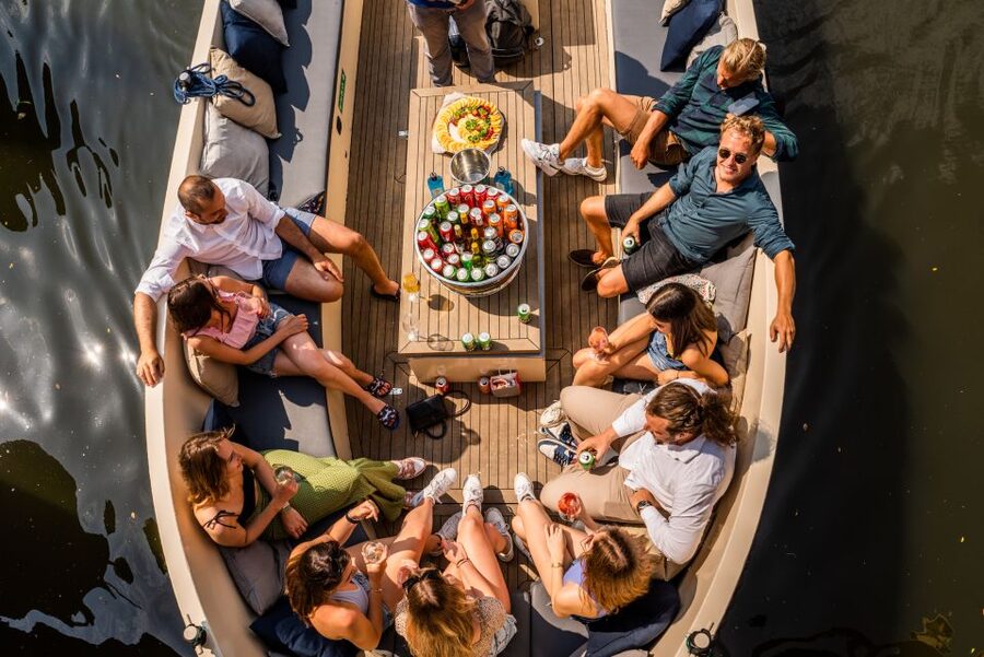 Amsterdam: German Guided Canal Cruise with on Board Bar - FAQ