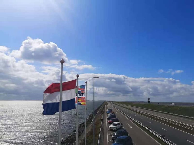 Amsterdam: Giethoorn, Afsluitdijk and Zaanse Schans Day Trip - Photography and timing tips you can use immediately
