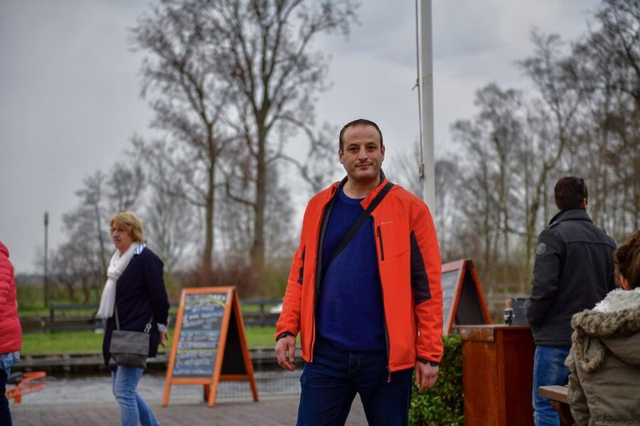 Amsterdam: Giethoorn and Zaanse Schans Windmills Day Tour - Giethoorn by canal cruise: seeing the village the easy way
