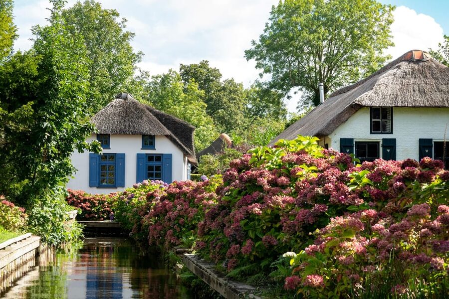 Amsterdam: Giethoorn Tour Scenic Cruise, Cheese & Free Time - Lunch at De Rietstulp: The Only Reservation-Style Decision You Need