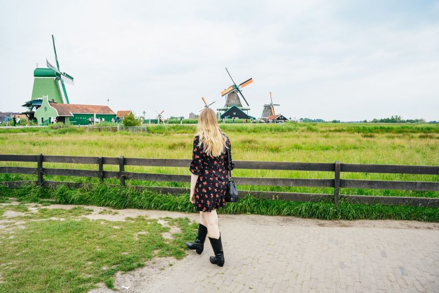 Amsterdam: Giethoorn, Volendam, and Zaanse Schans Tour - The Live Demonstrations That Turn Souvenirs Into Stories
