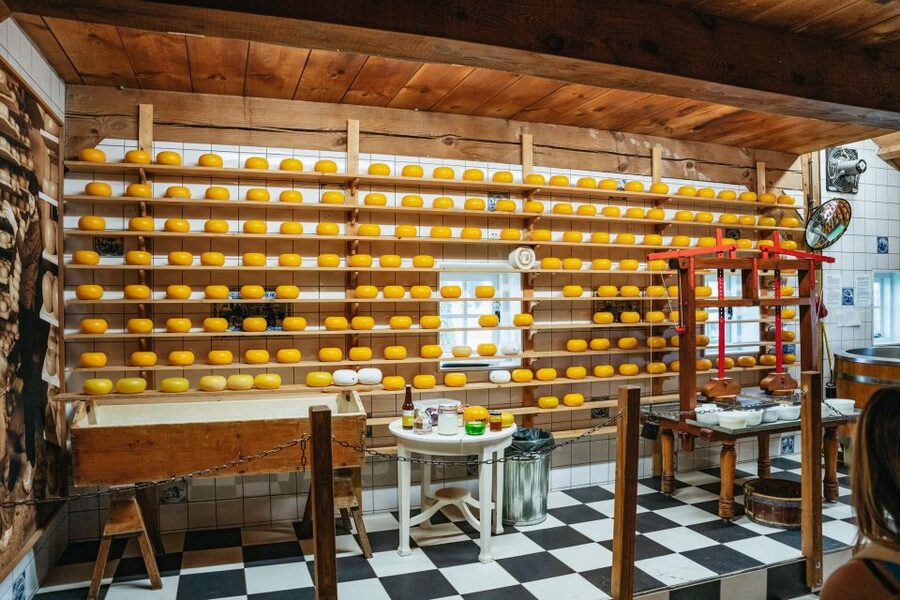 Amsterdam: Giethoorn, Volendam, and Zaanse Schans Tour - Price and Value: What $164 Buys on a 10-Hour Day