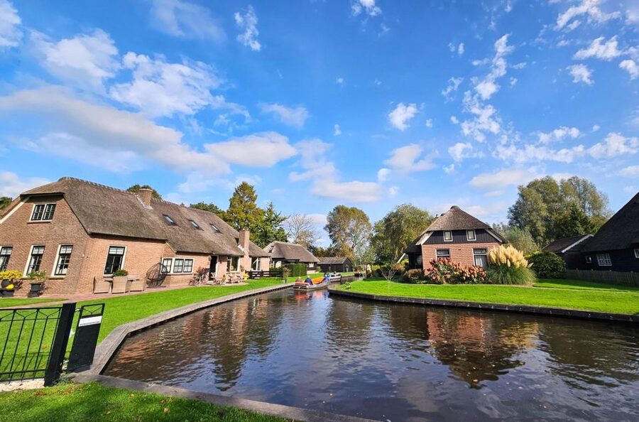 Amsterdam: Giethoorn, Zaandam & Zaanse Schans Tour w/ Pickup - Zaanse Schans: windmills, cheese farm demo, and clog-making