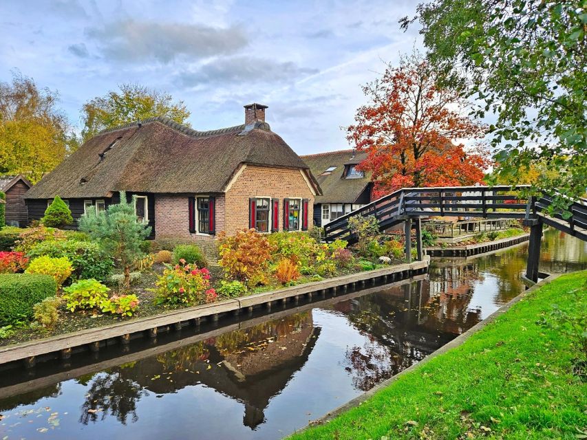 Amsterdam: Giethoorn, Zaandam & Zaanse Schans Tour w/ Pickup - Giethoorn by small electric Whisper Boat, and you steer