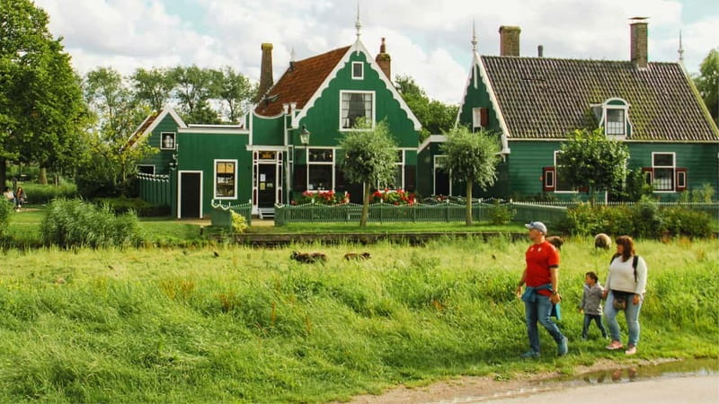 Amsterdam: Giethoorn & Zaanse Schans Small Group Day Trip - Small group size: why you should care about the number