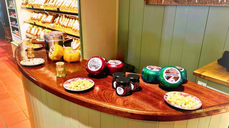 Amsterdam: Giethoorn & Zaanse Schans Small Group Day Trip - Cheese farm tasting: why this is more than samples