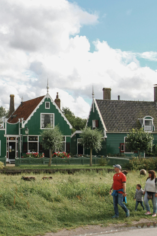 Amsterdam: Giethoorn & Zaanse Schans Small Group Day Trip - Clog workshop: from watching to actually trying them on