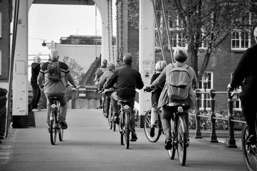 Amsterdam: Guided City Bike Tour in French - Key highlights at a glance