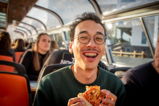 Amsterdam Guided Cruise with New York Pizza, Drinks and Ice Cream - A Stop-by-Stop Look at the Night Route