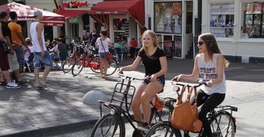 Amsterdam: Guided Sightseeing Bike Tour - Key things that make this bike tour work